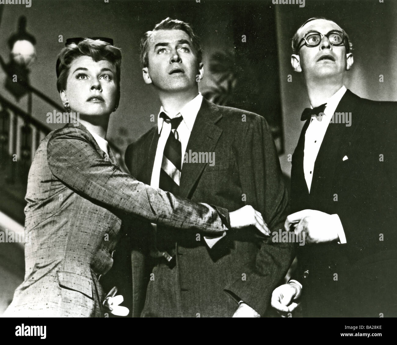 DER Mann, der zuviel WUßTE 1956 Paramount Film mit Doris Day auf der linken Seite neben James Stewart Stockfoto