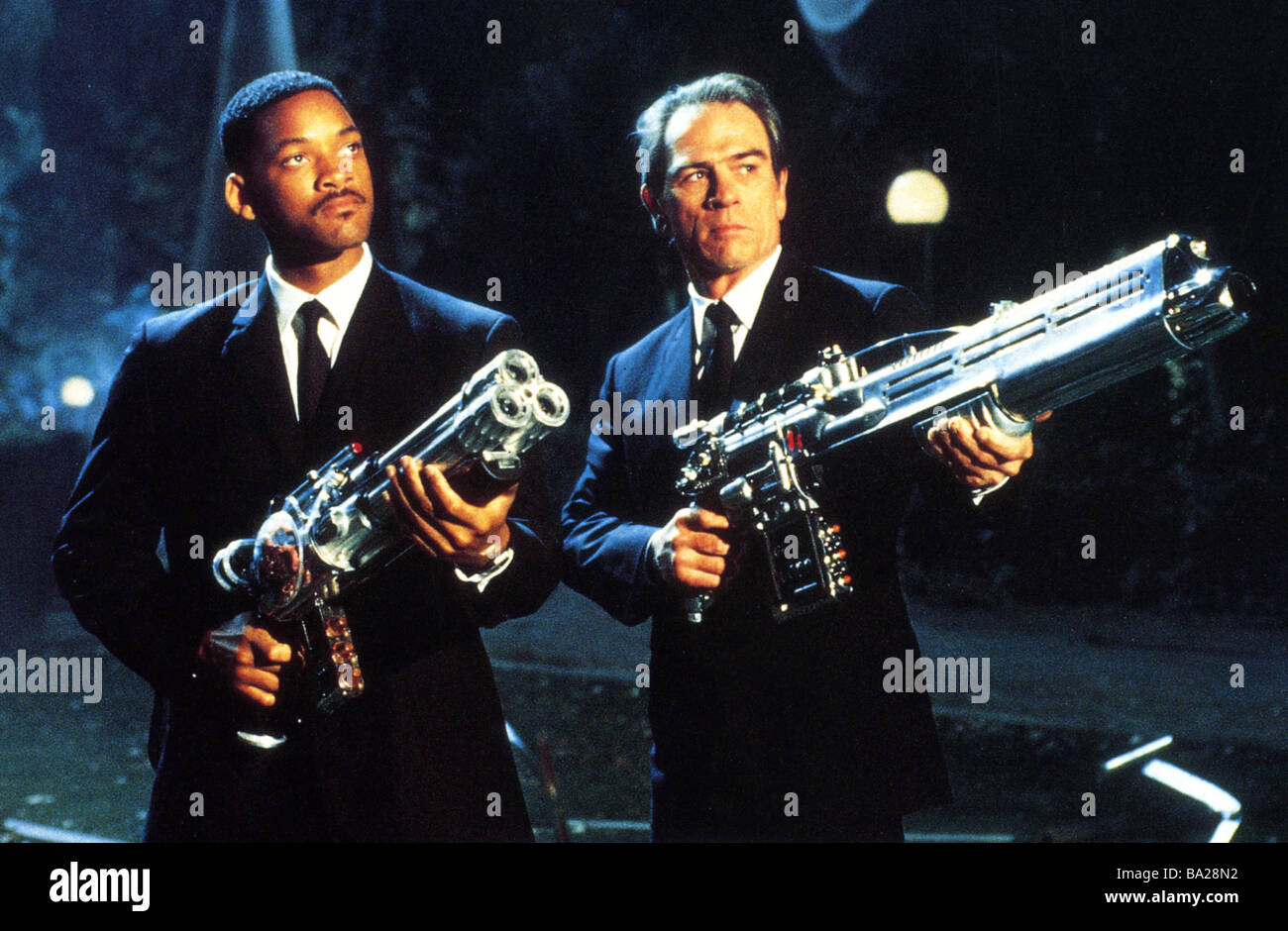 MEN IN BLACK 1997 Columbia Film mit Will Smith und Tommy Lee Jones auf der rechten Seite Stockfoto