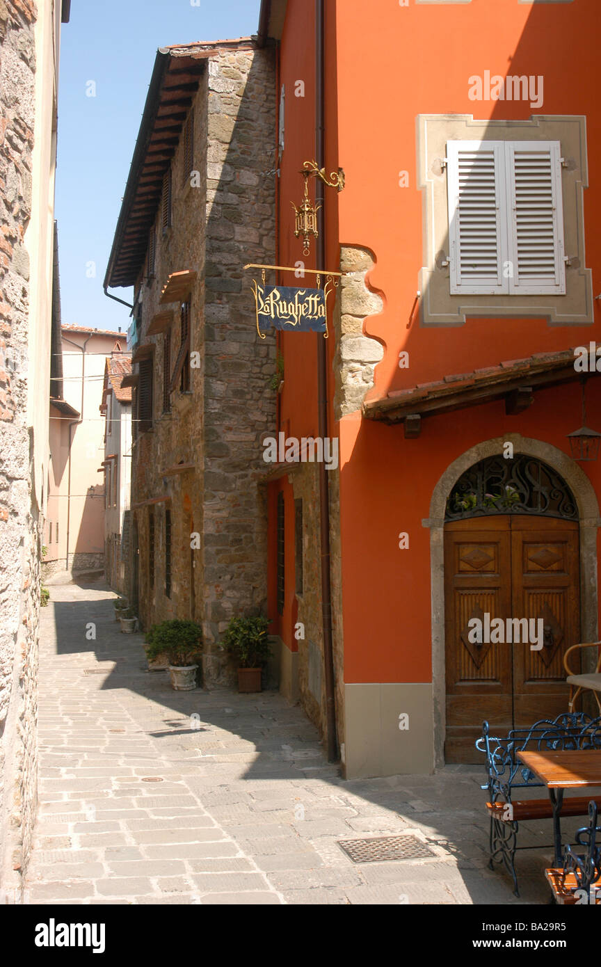 Italienisches Dorf Straßenszene Stockfoto