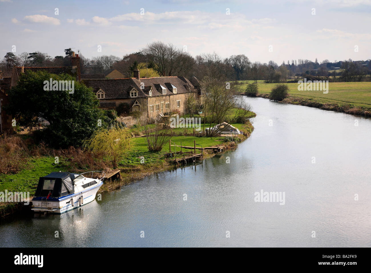 Der Fluss Nene Wansford Village in der Nähe von Peterborough City Cambridgeshire County England UK Stockfoto