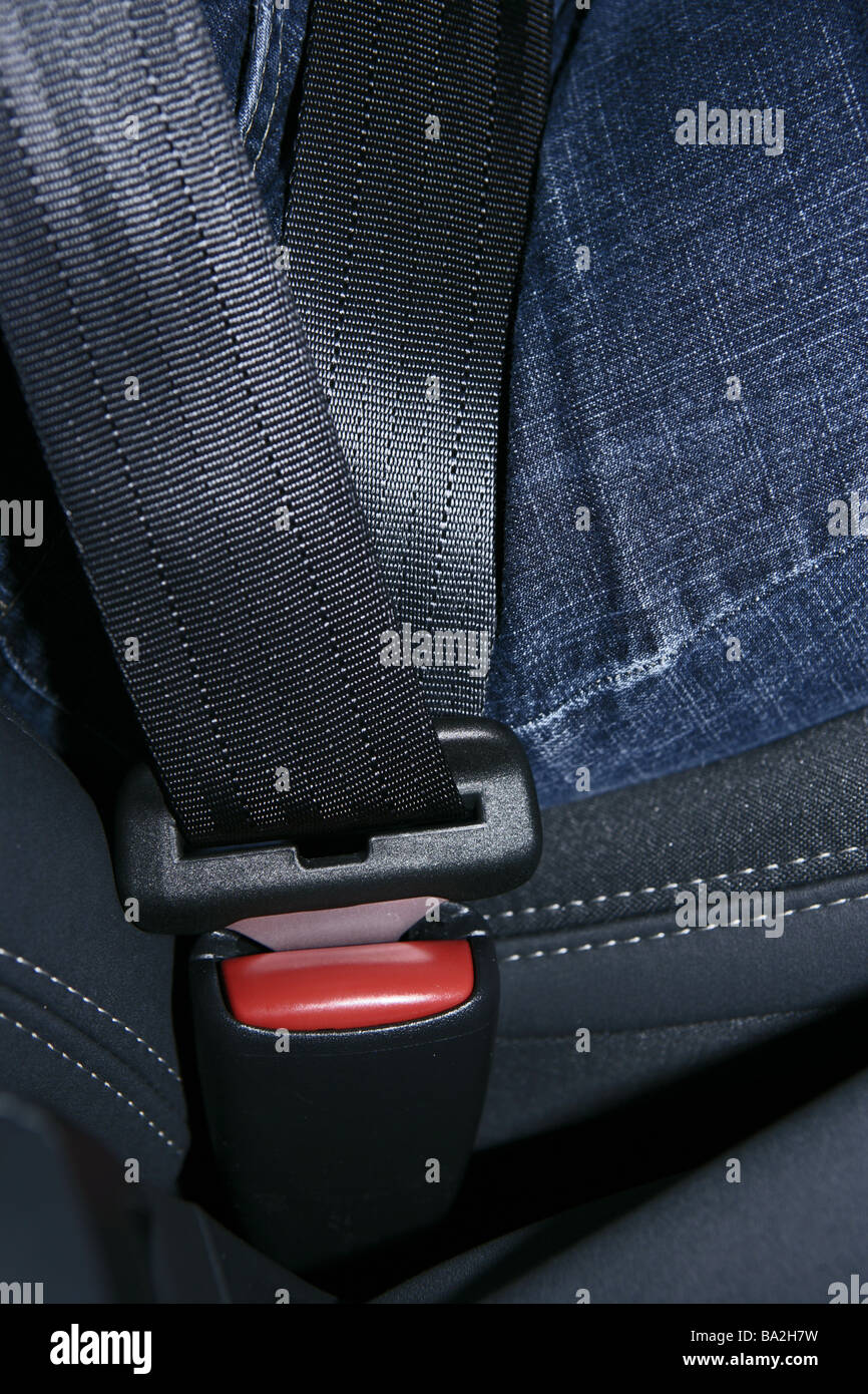Autofahrer-Sicherheitsgurt Detail befestigt Auto PKW Fahrer Passagiere  Gürtel Bund Schnalle Montage Sicherheitsschutz Stockfotografie - Alamy