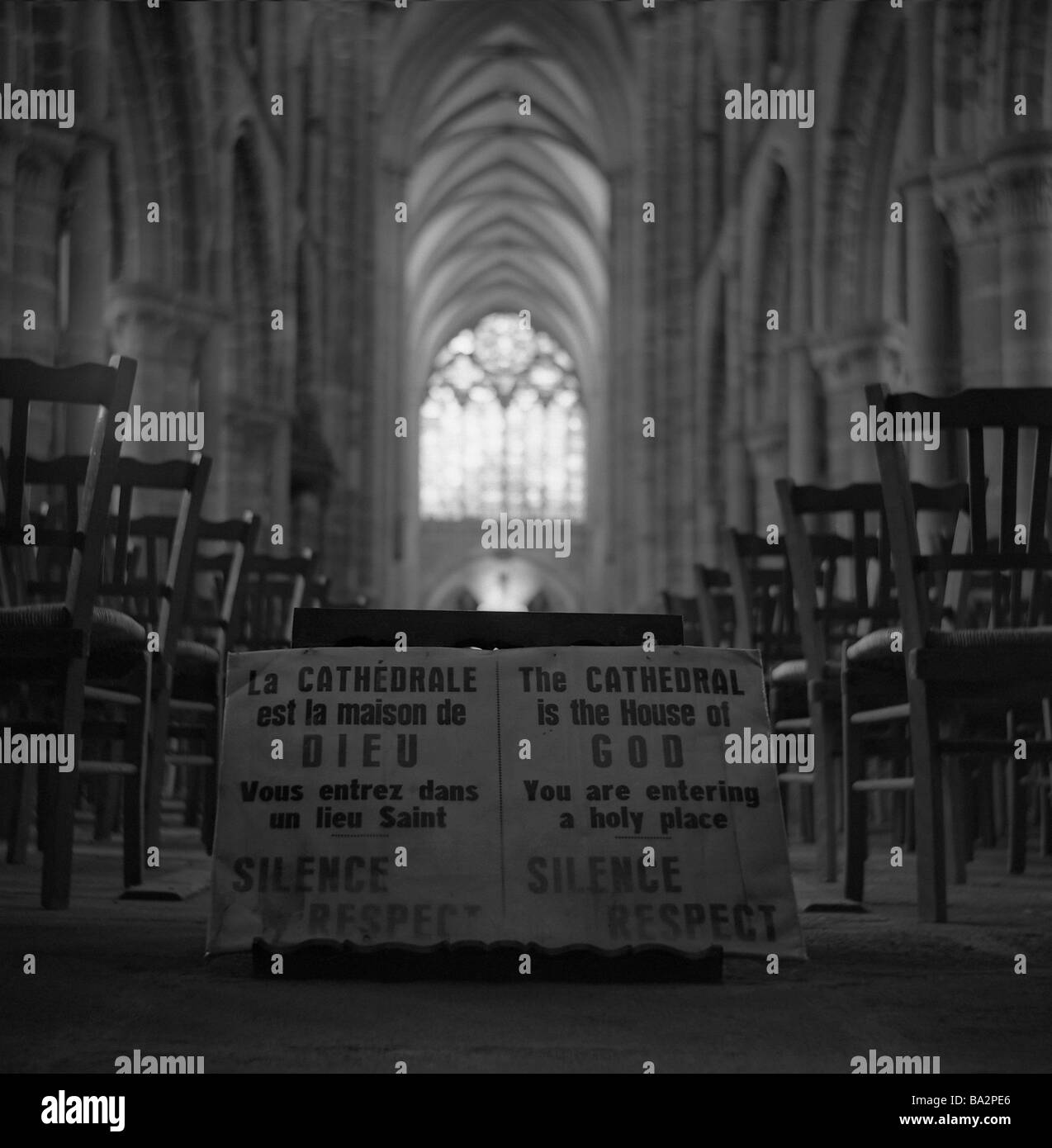 Frankreich Dol de Brittany Kathedrale Kirchenschiff Stuhl-Zeilen melden Sie s/w Anblick Religion Glaube Christentum Gebäude Bau Ort der Stockfoto