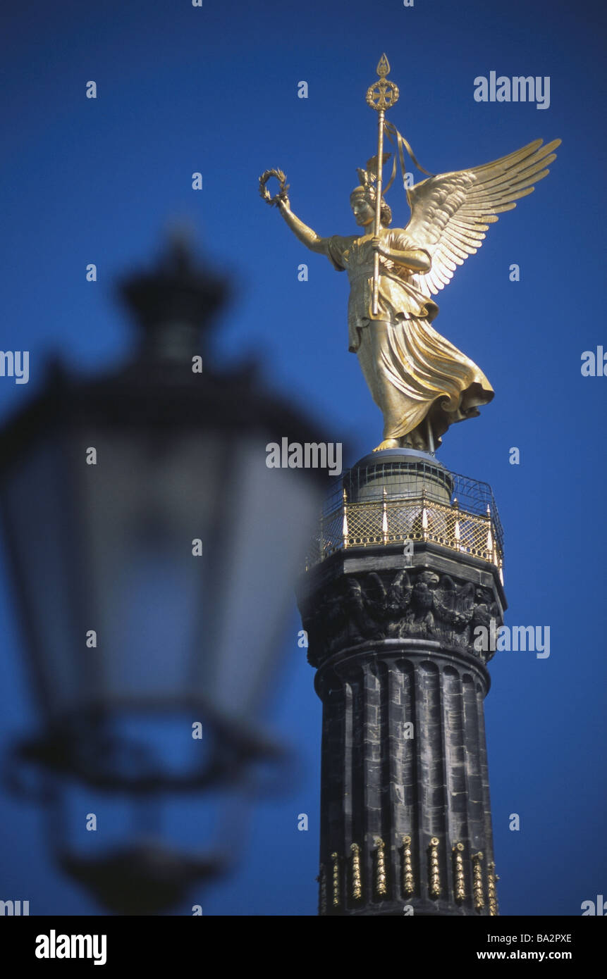 Deutschland Berlin Zoo Siegessäule Detail "Siegesgöttin Viktoria" Hintergrund Straßenlaterne Spalte Engel Göttin golden-Lorbeerkranz Stockfoto