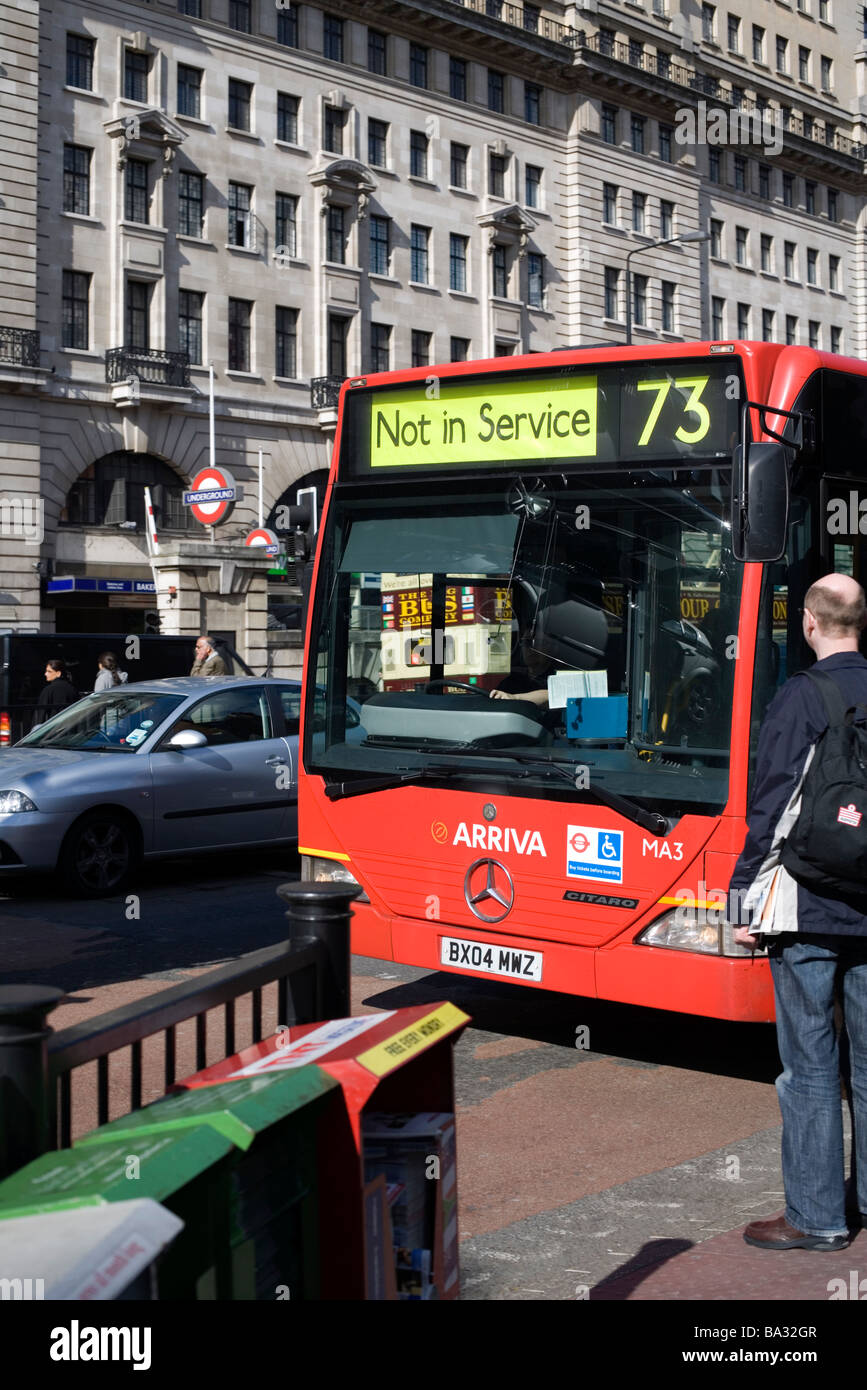 Kurvenreich Bus "nicht in Betrieb" Marylebone Road und Baker Street Junction London England UK Europe Stockfoto