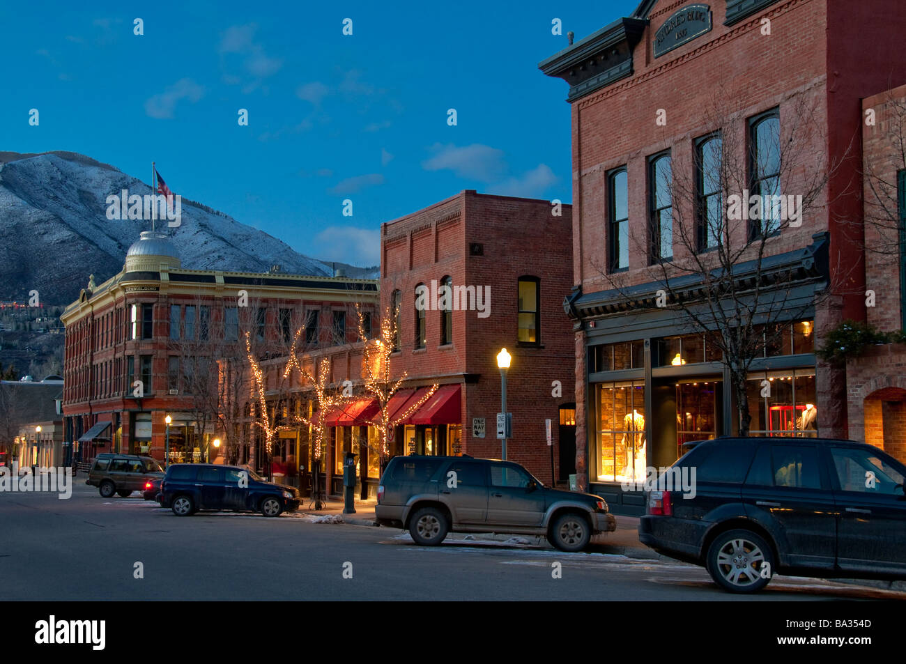 Galena Street in der Abenddämmerung, Aspen, Colorado. Stockfoto