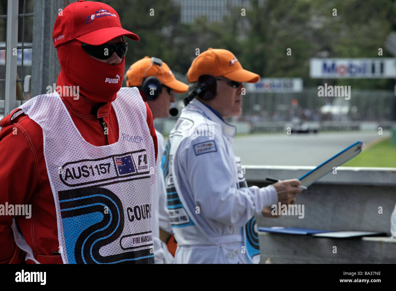 Feuer-Marshalls und Beamte an der Melbourne Grand Prix 2009. Stockfoto