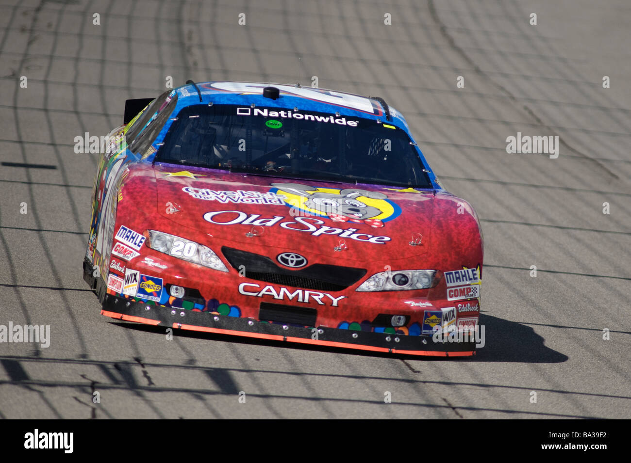 Tony Stewart treibt seine Toyota Camry in der Carfax 250 NASCAR Nationwide Series-Rennen auf dem Michigan International Speedway. Stockfoto