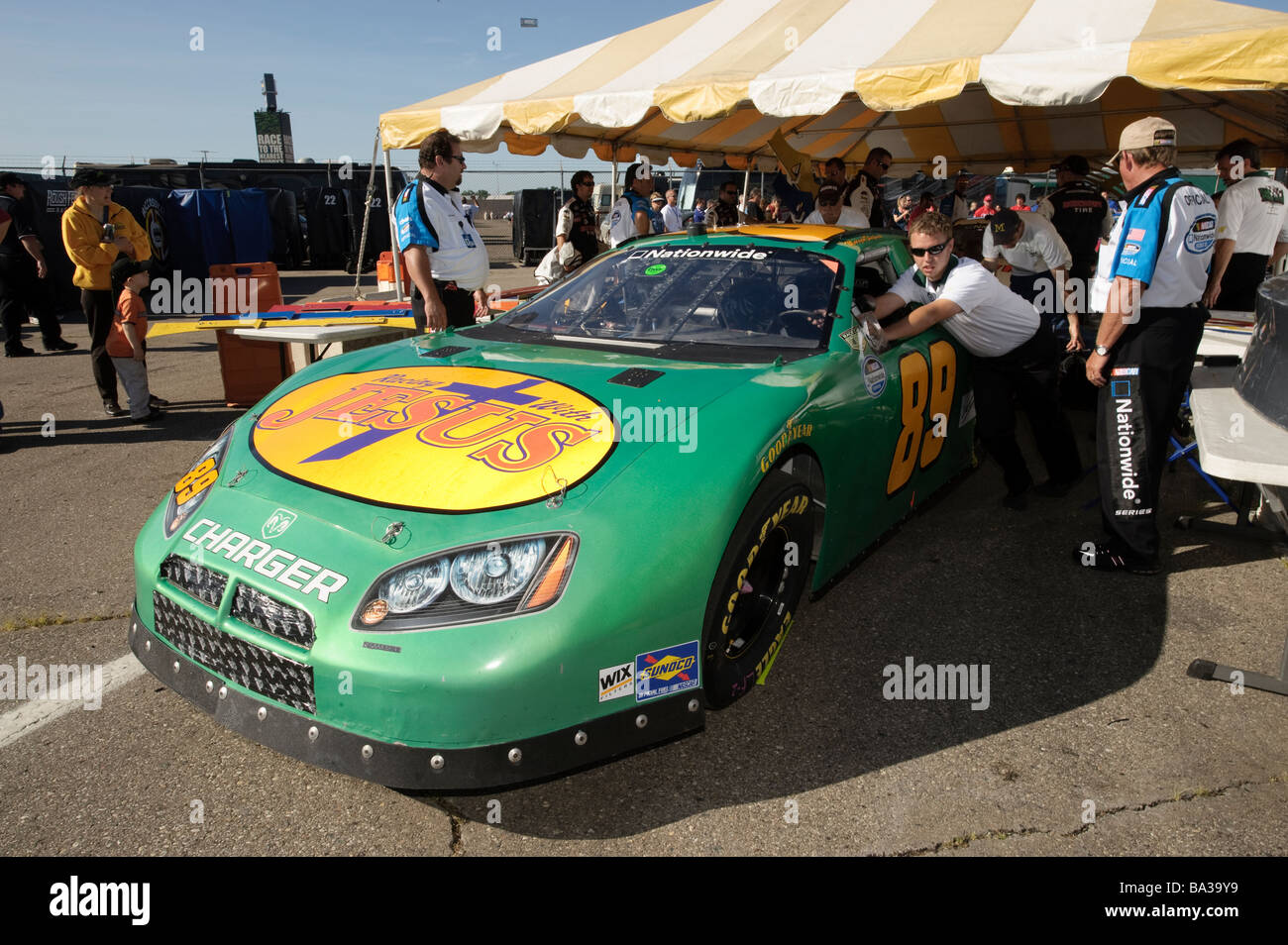 Morgan Shepherd Racing mit Jesus Dodge Charger NASCAR Nationwide Series Auto bei Tech 3 M Performance 400 2008 Stockfoto