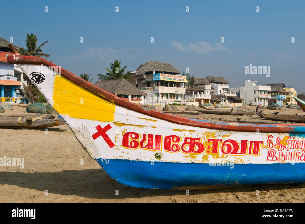 Boote am Strand von Mahabalipuram Tamil Nadu, Indien Stockfotografie