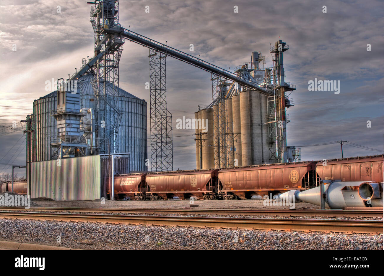 HDR-Foto eines Zuges in einer Getreidemühle Stockfoto