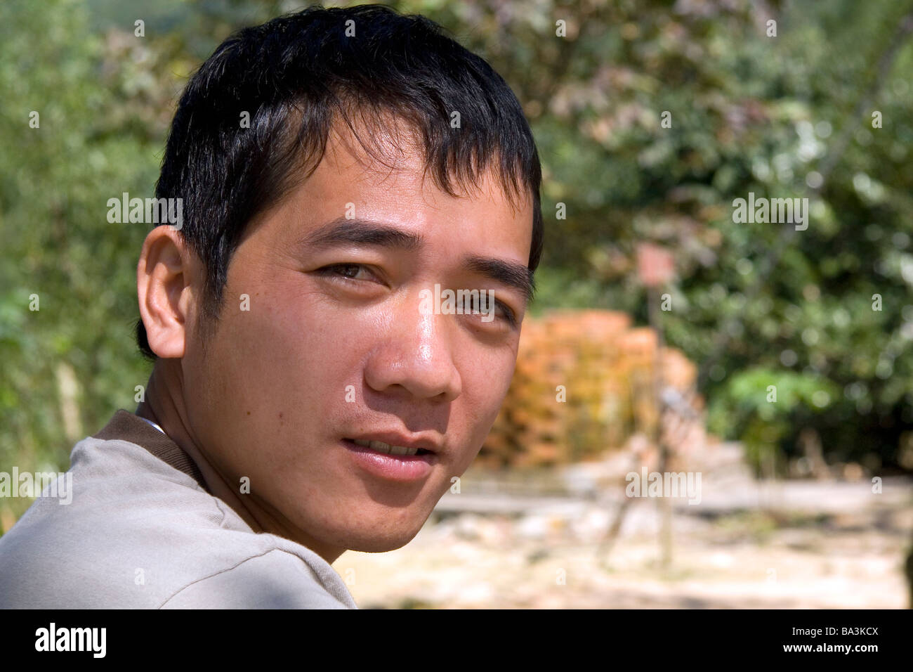 Porträt des vietnamesischen Reiseleiter südlich von Hue, Vietnam Stockfoto