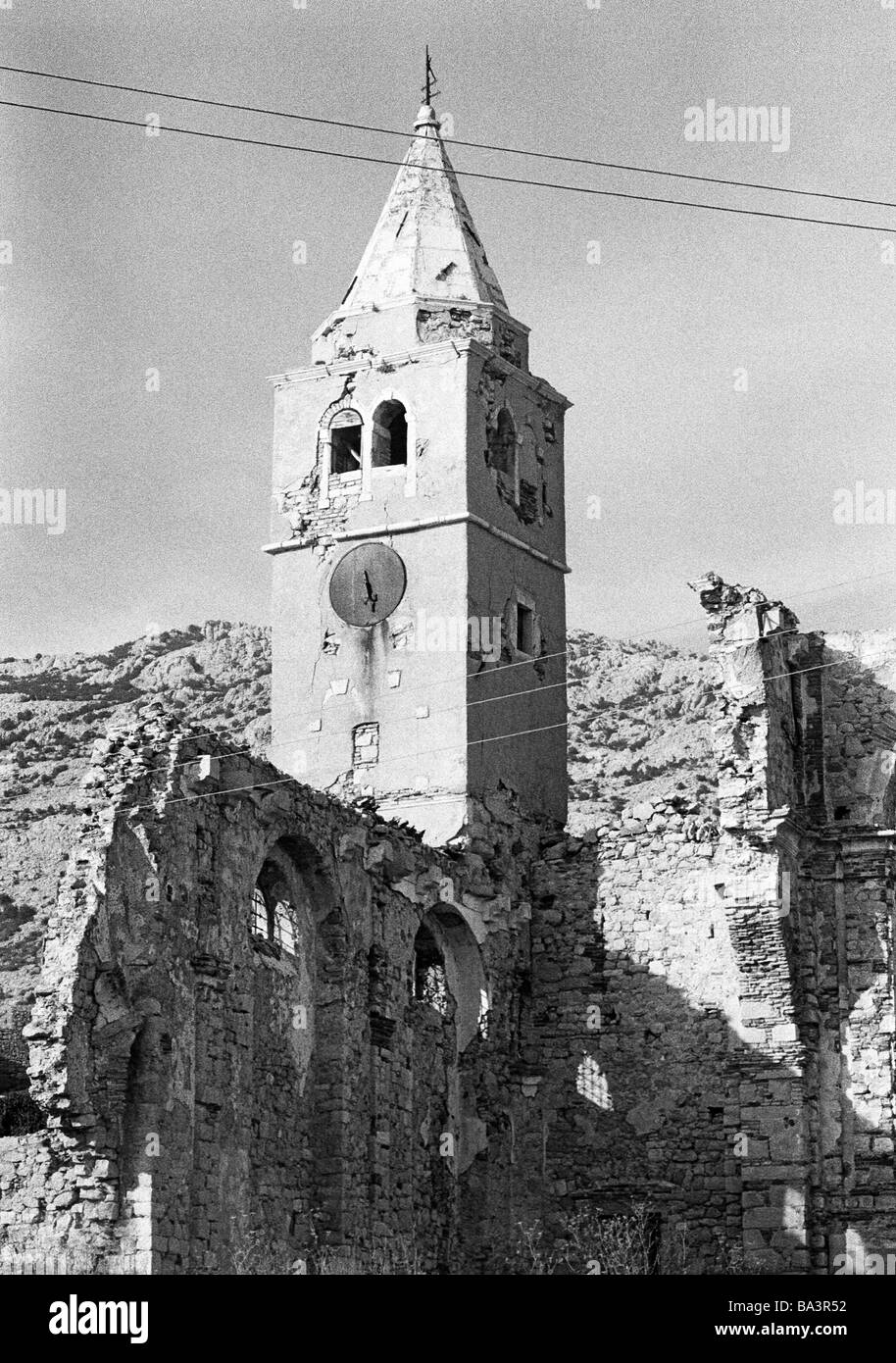 70er Jahre, schwarz / weiß Foto, Religion, Christentum, Kirchenruine, Kroatien, damals Jugoslawien, Jugoslawien Stockfoto