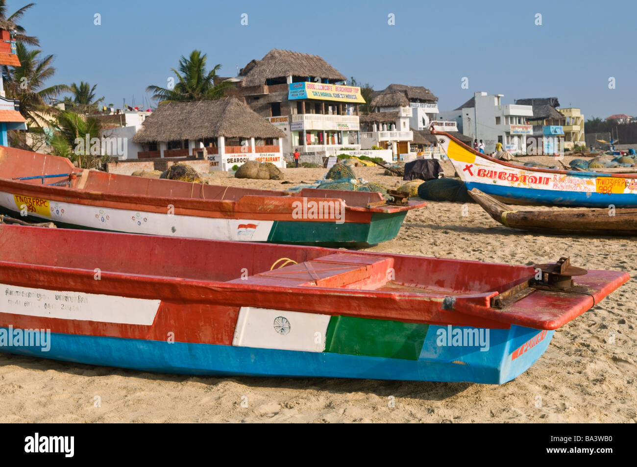 Boote am Strand von Mahabalipuram Tamil Nadu, Indien Stockfotografie