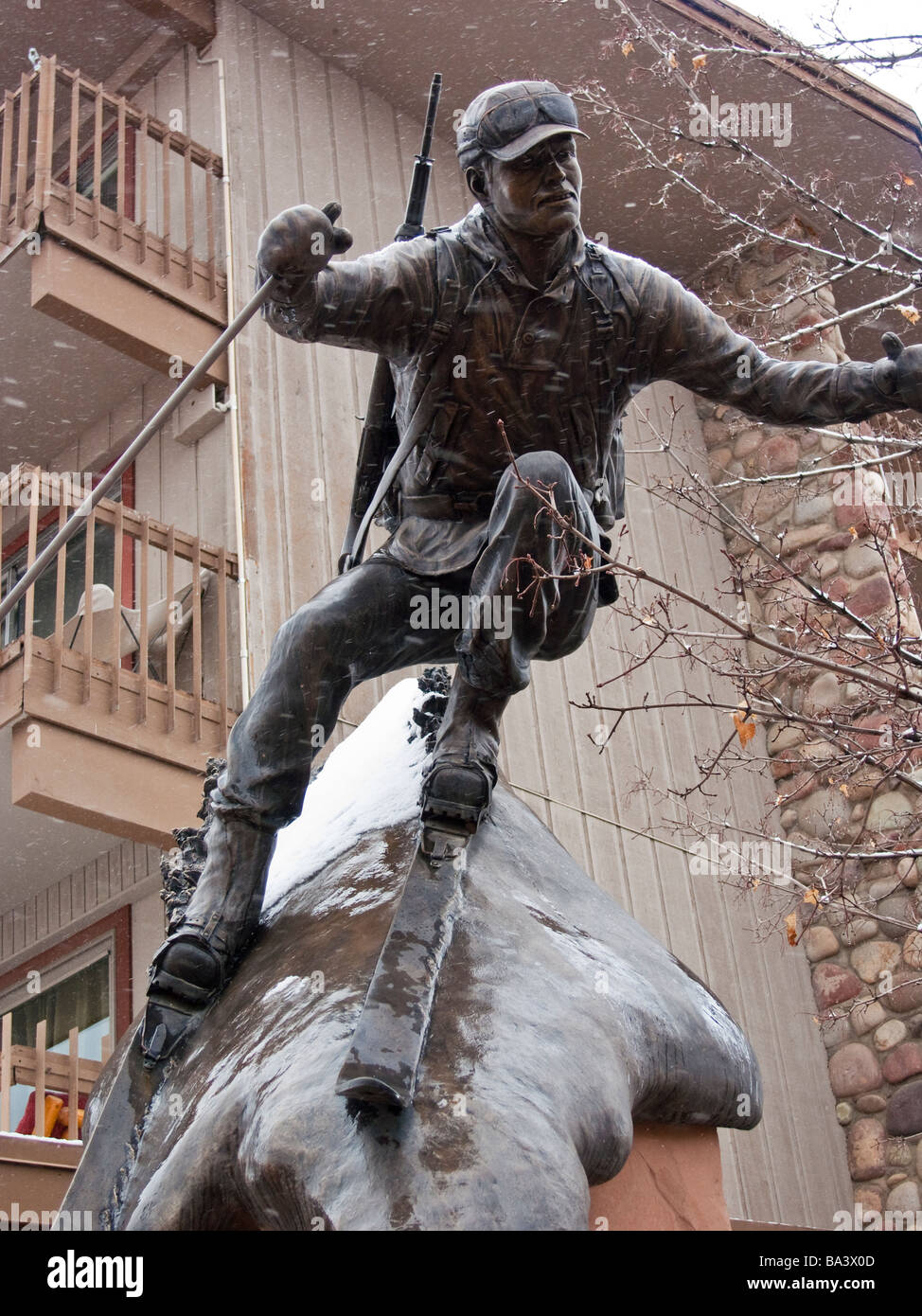 10. Gebirgsdivision Soldat Statue in der Nähe der Gondel, Aspen, Colorado. Stockfoto