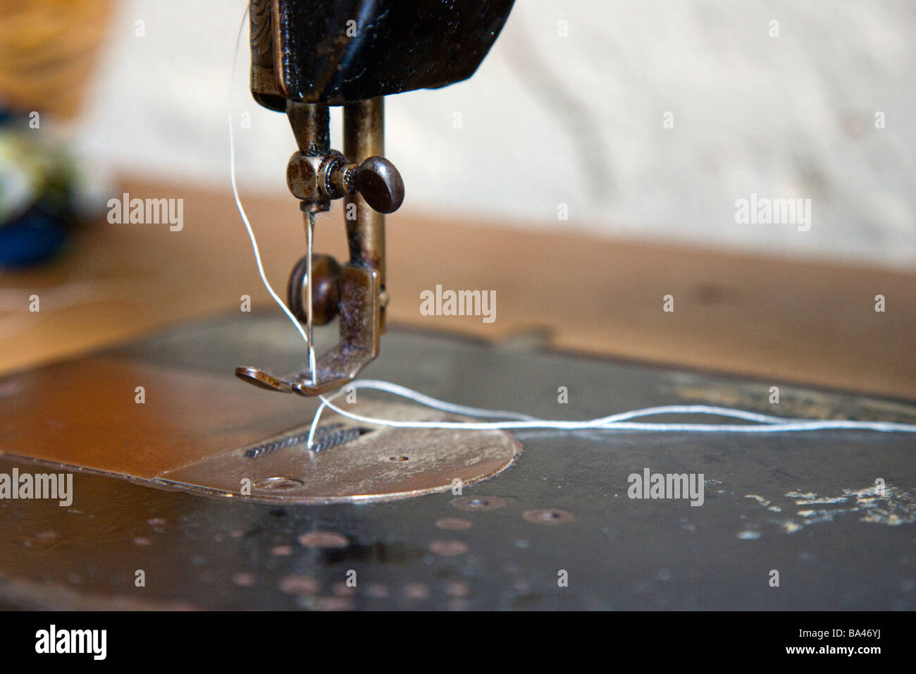 Alte Nähmaschine Singer-Marke Aus Dem Frühen 20. Jahrhundert Und Noch In  Ordnung Sevilla Spanien Stockfotografie - Alamy