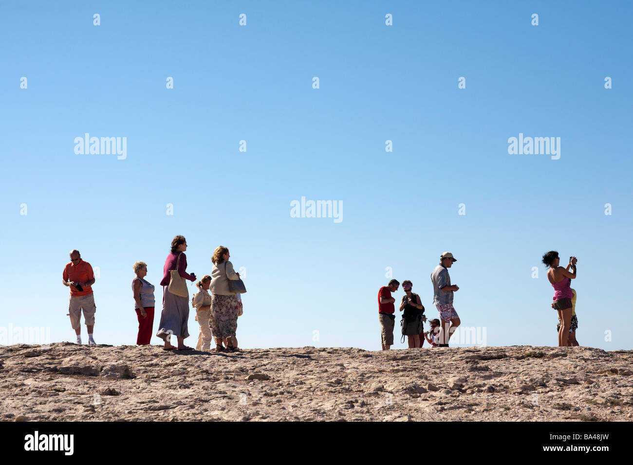 Touristen am Cabo Sao Vicente, Sagres, Portugal Stockfoto