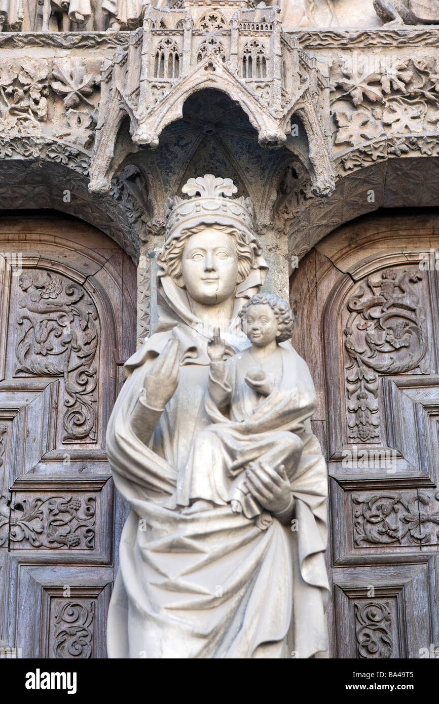 Die weiße Jungfrau gotische Skulptur an der Kathedrale s Haupteingang Stadt Leon autonomen Region Castilla y Leon Stockfoto