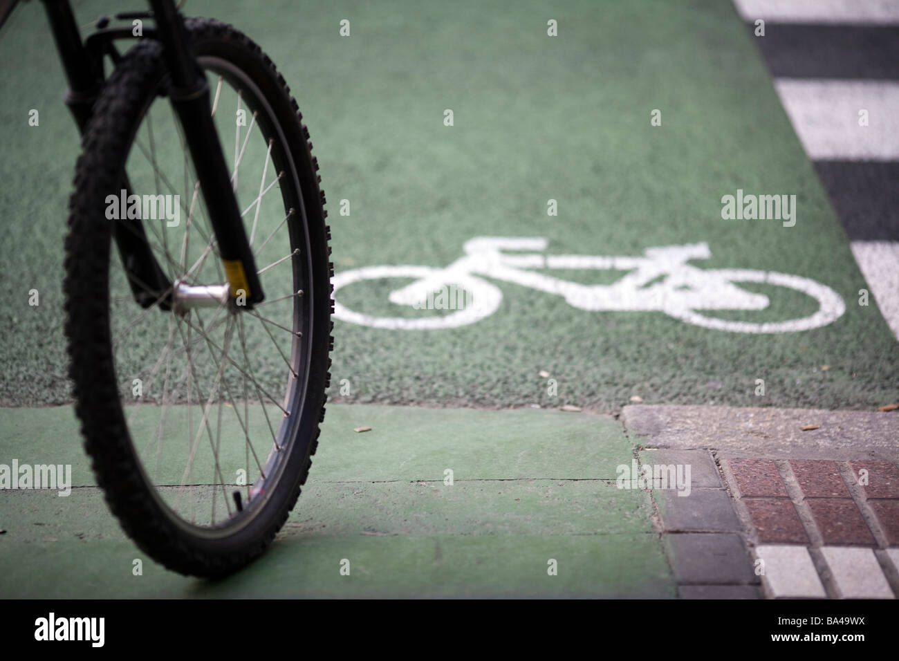 Ein Rad auf dem Fahrrad Weg von Sevilla autonomen Gemeinschaft Andalusien Südspanien Stockfoto