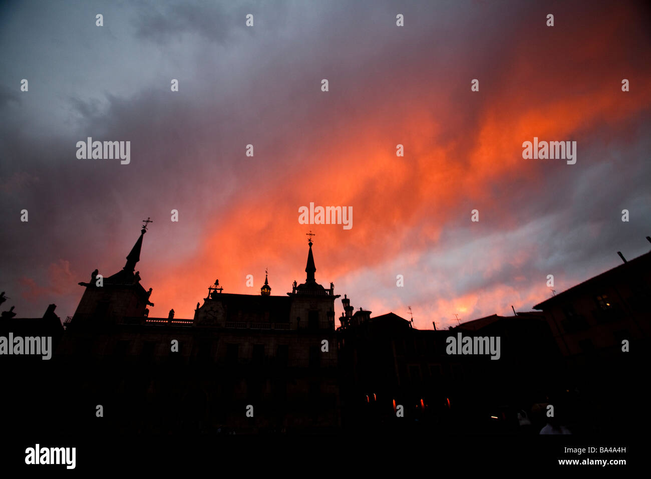 Sonnenuntergang Himmel Stadt Leon autonomen Region Castilla y Leon Nordspanien Stockfoto