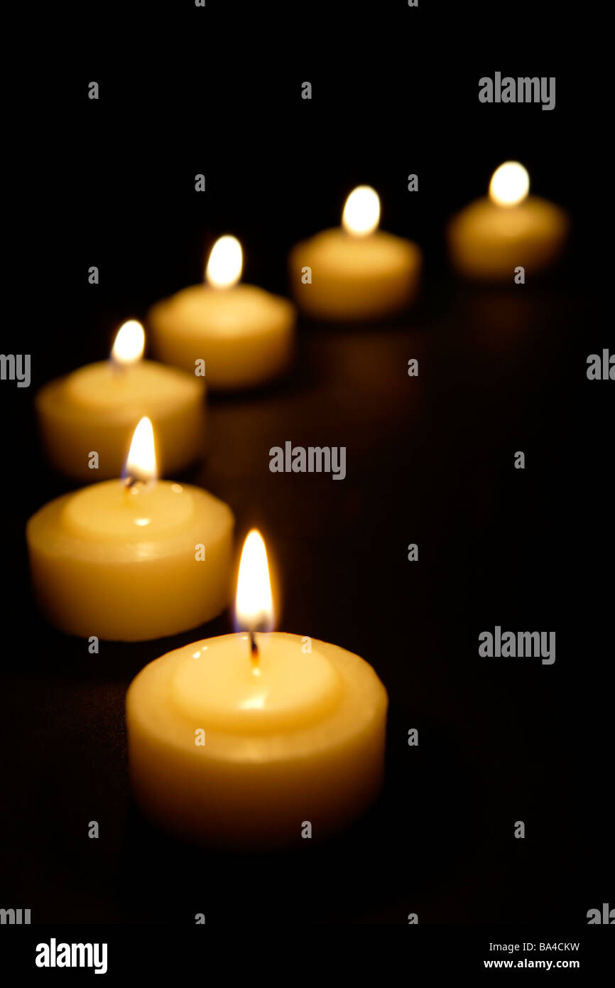 Kerzen in einer Reihe Stockfoto