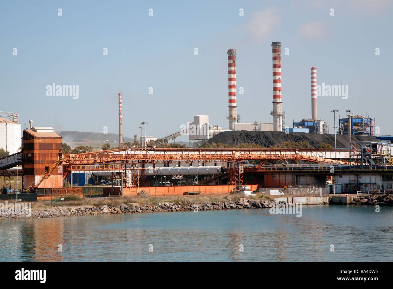 Industriehafen Portovesme, Sardinien, Italien Stockfoto