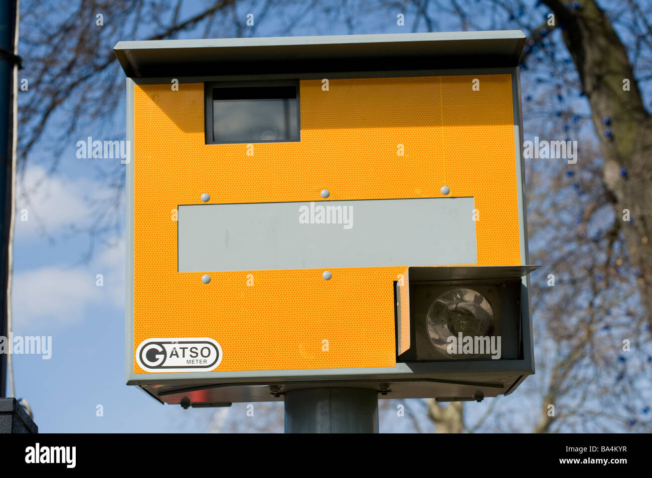 GATSO Blitzer Überwachung des Datenverkehrs auf einer Straße in England Stockfoto