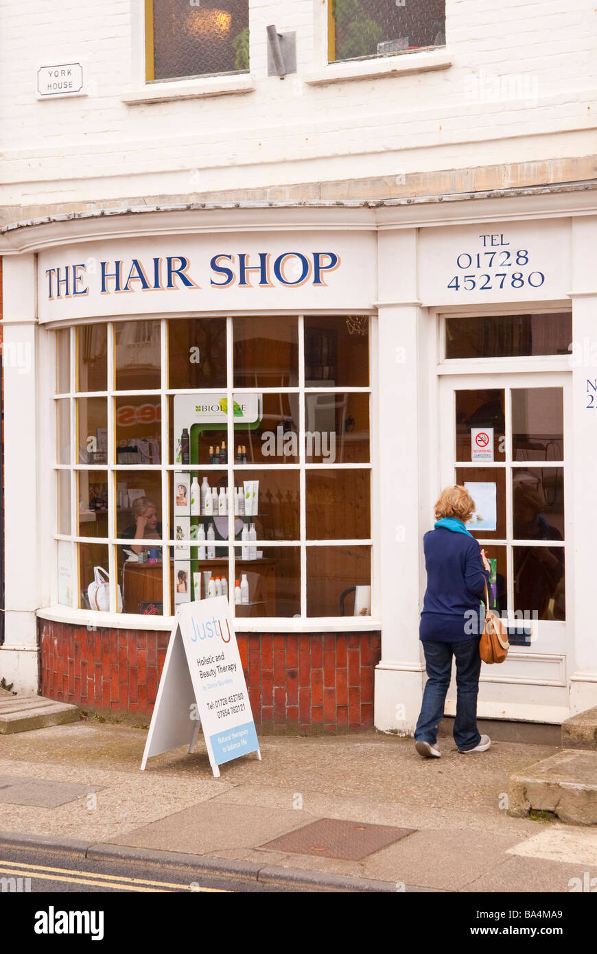 Haar-Shop-Friseursalon in Aldeburgh, Suffolk, Uk Stockfoto