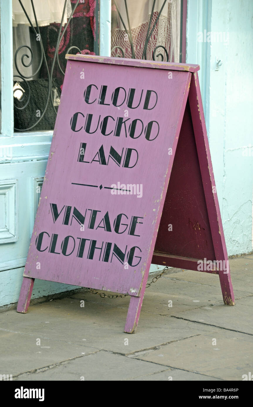 Cloud Cuckoo Land Vintage Clothing Zeichen Camden Passage Islington London England UK Stockfoto