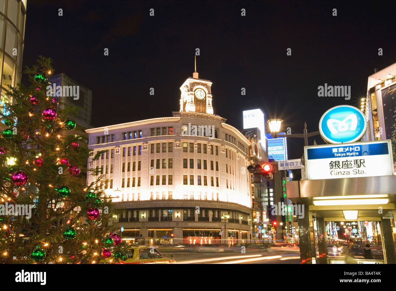 Nachtansicht der Station Ginza in Tokio, Japan Stockfoto