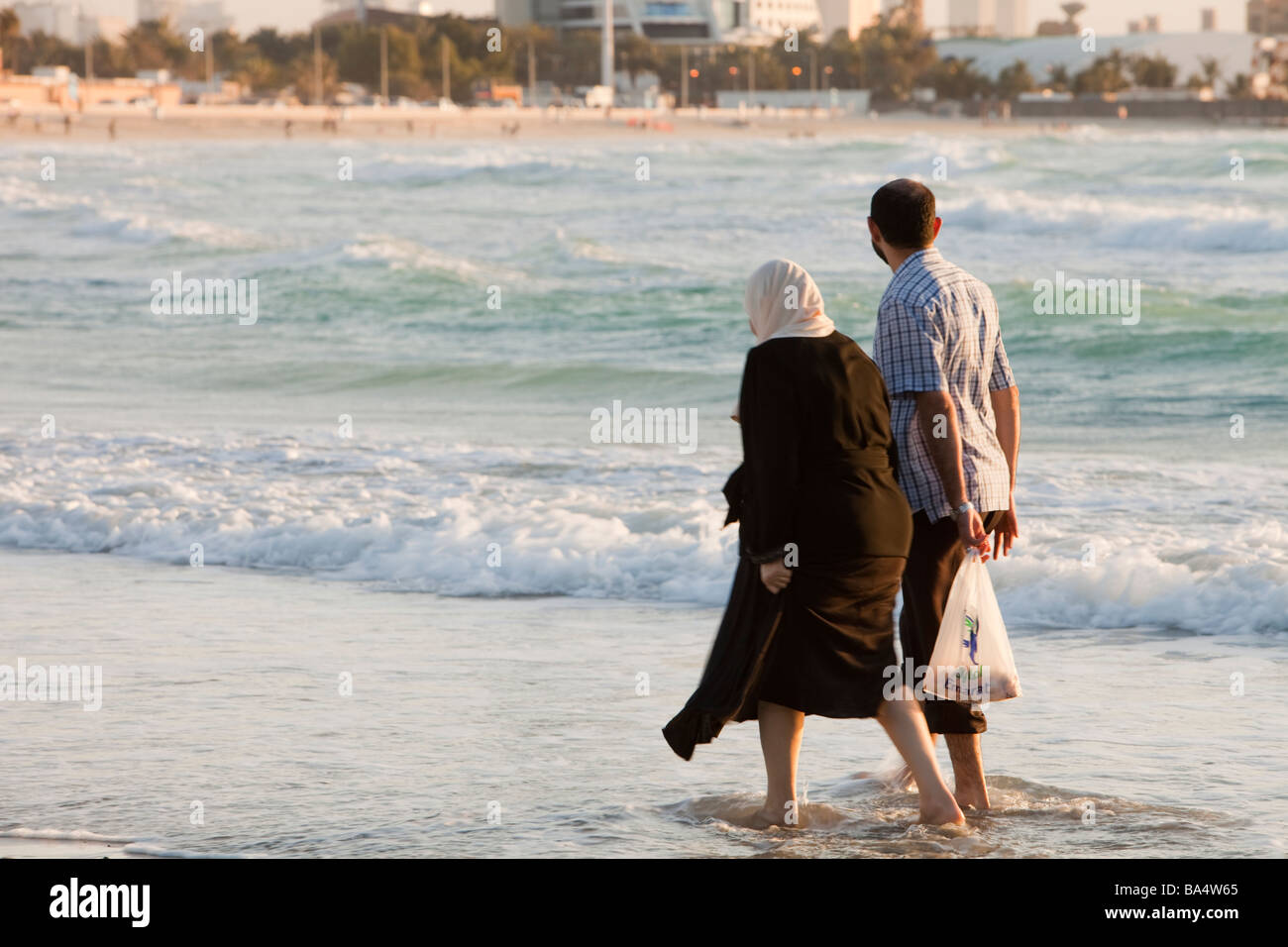 Dubai Beach Woman Stockfotos und bilder Kaufen Alamy