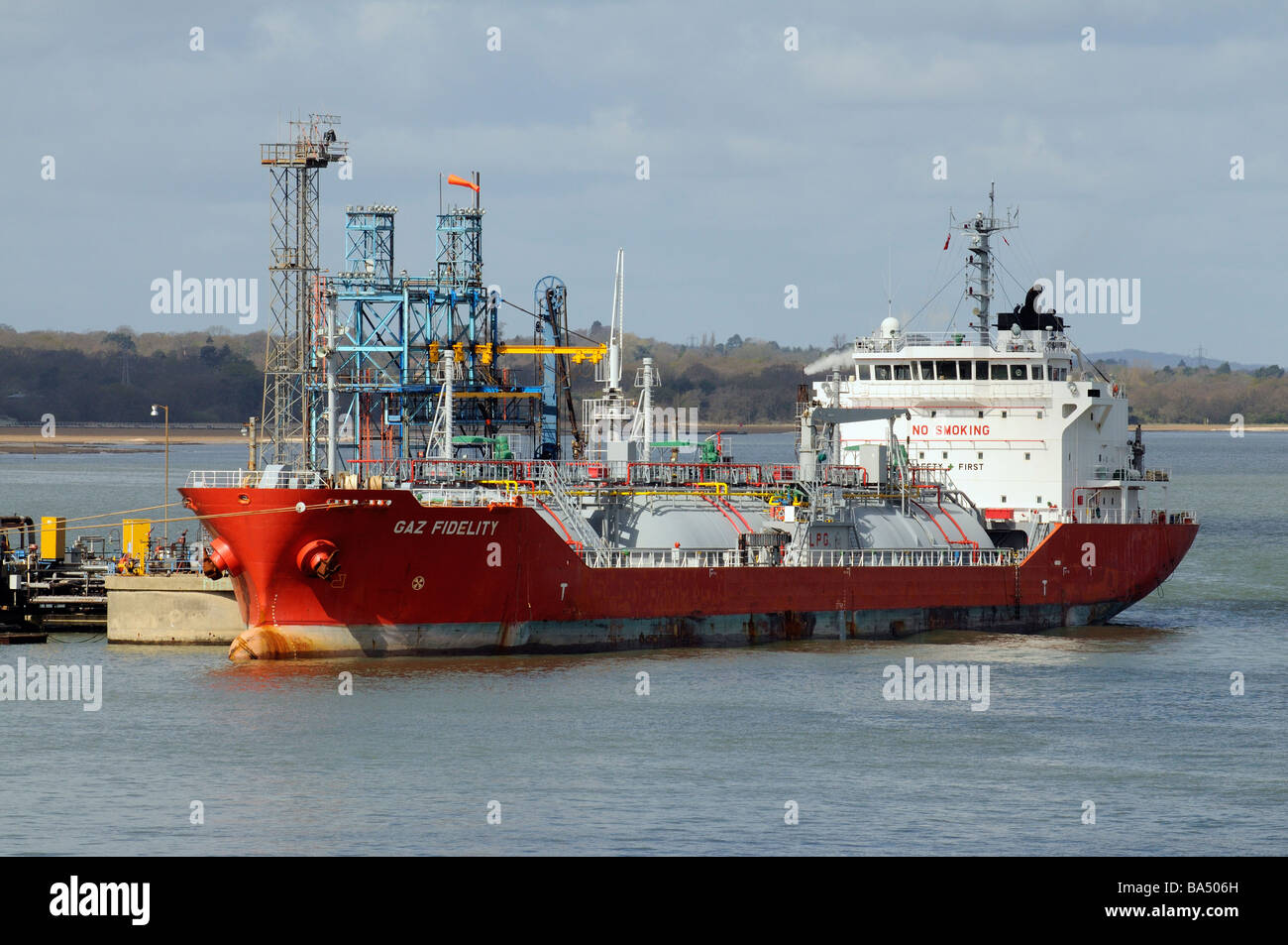 GAZ Treue ein LPG-Tanker Entladen von einen Liegeplatz in Fawley am Southampton Water südlichen England UK Stockfoto