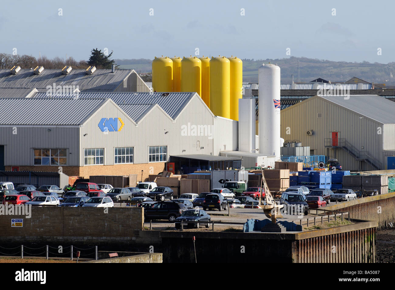GKN Aerospace Services Fabrik an der Uferpromenade in East Cowes Isle Of Wight England UK Stockfoto