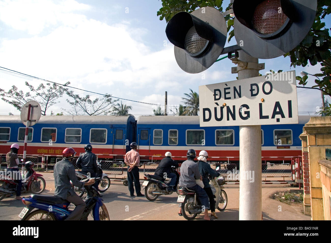 Zug-Kreuzung-Signal nördlich von Hue, Vietnam Stockfoto
