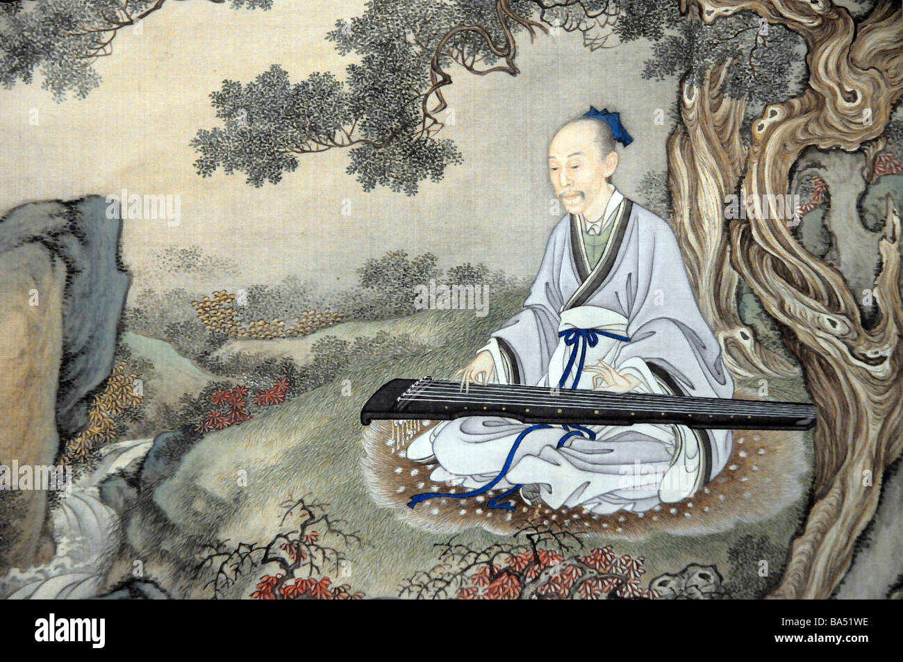 Antike chinesische Malerei kluger Mann eine Guqin - eine 7-saitige Zither, die klassische chinesische Musikinstrument zu spielen. Stockfoto