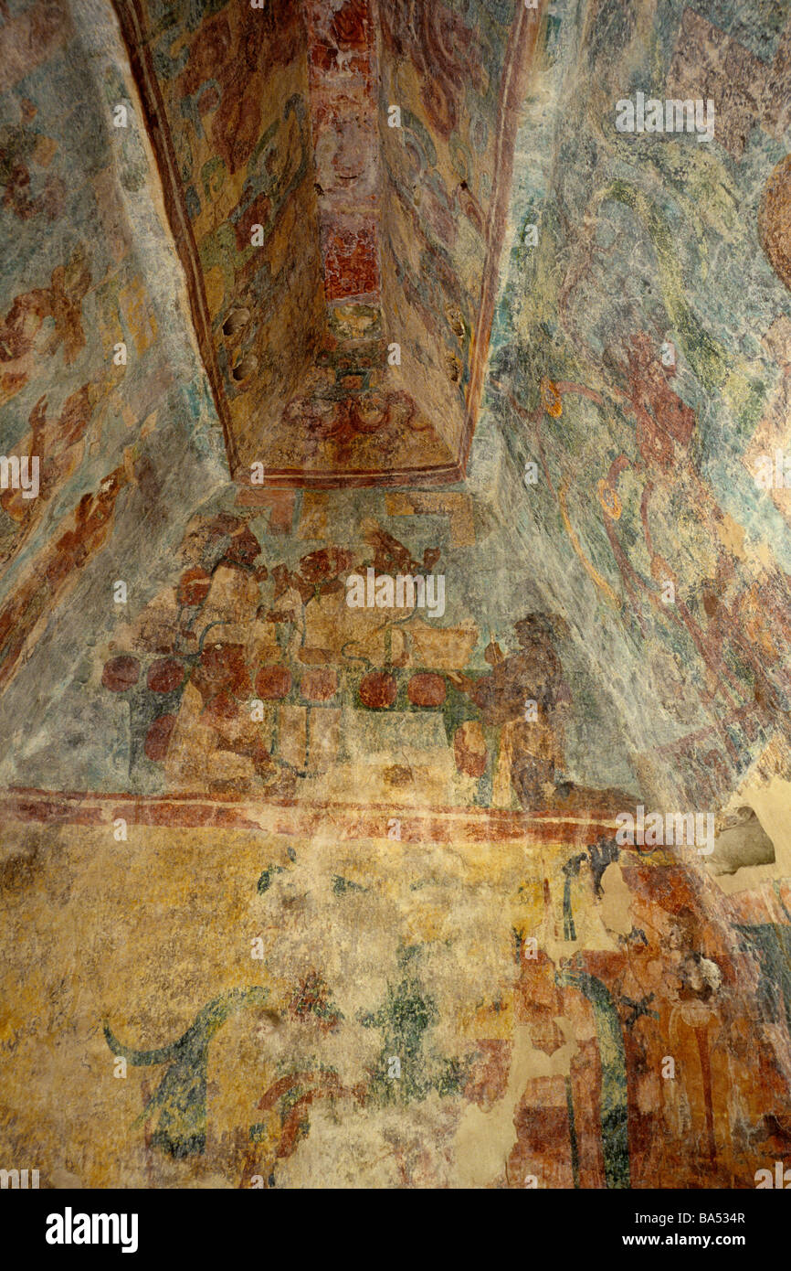 Bunte Maya-Fresken in 1 Struktur des Tempels der Wandmalereien in der alten Stadt von Bonampak in Chiapas, Mexiko. Stockfoto
