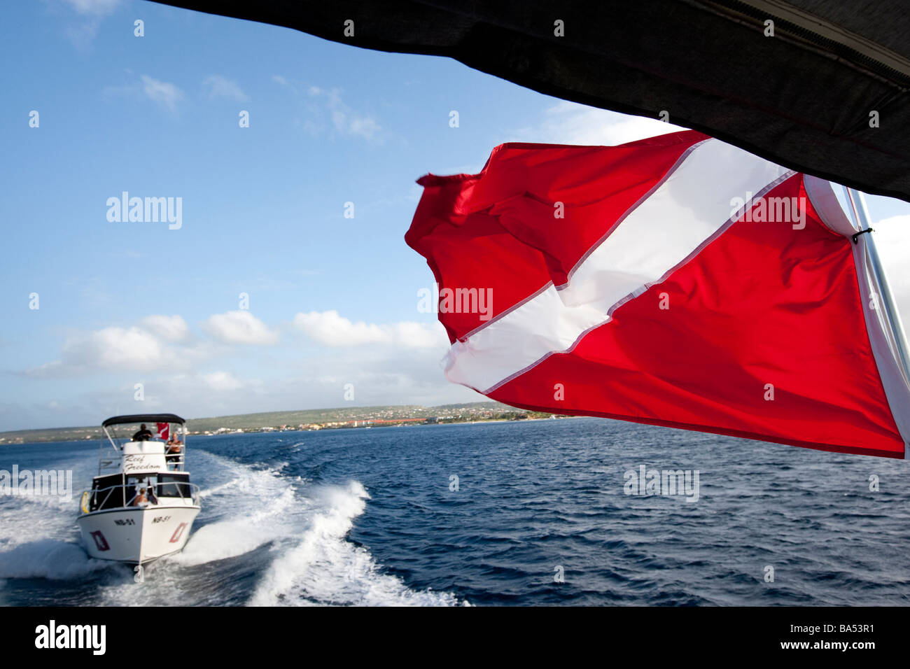 Tauchboote Tauchen Touristen Kopf Durchführung zum Riff. Stockfoto