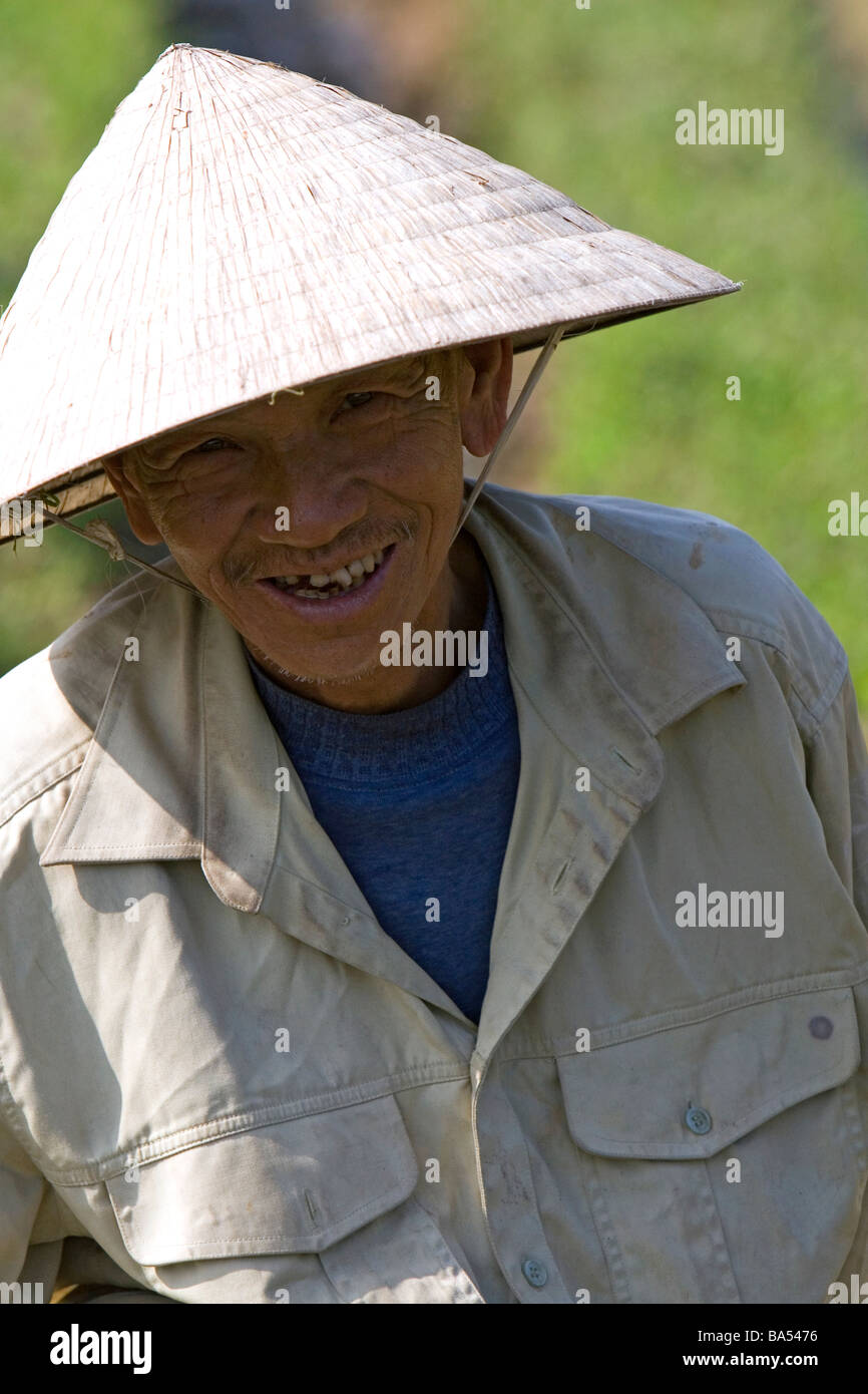 Vietnamesische Landwirt in der Nähe von Hue, Vietnam Stockfoto