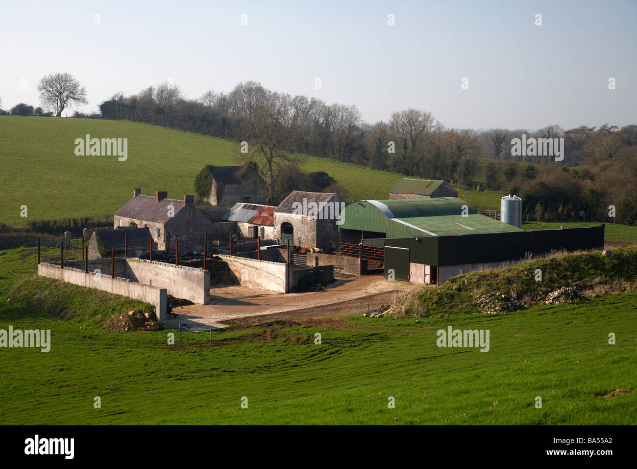 kleine irische Farm in der Landschaft Grafschaft Armagh Nordirland Vereinigtes Königreich eingeschlossen Stockfoto