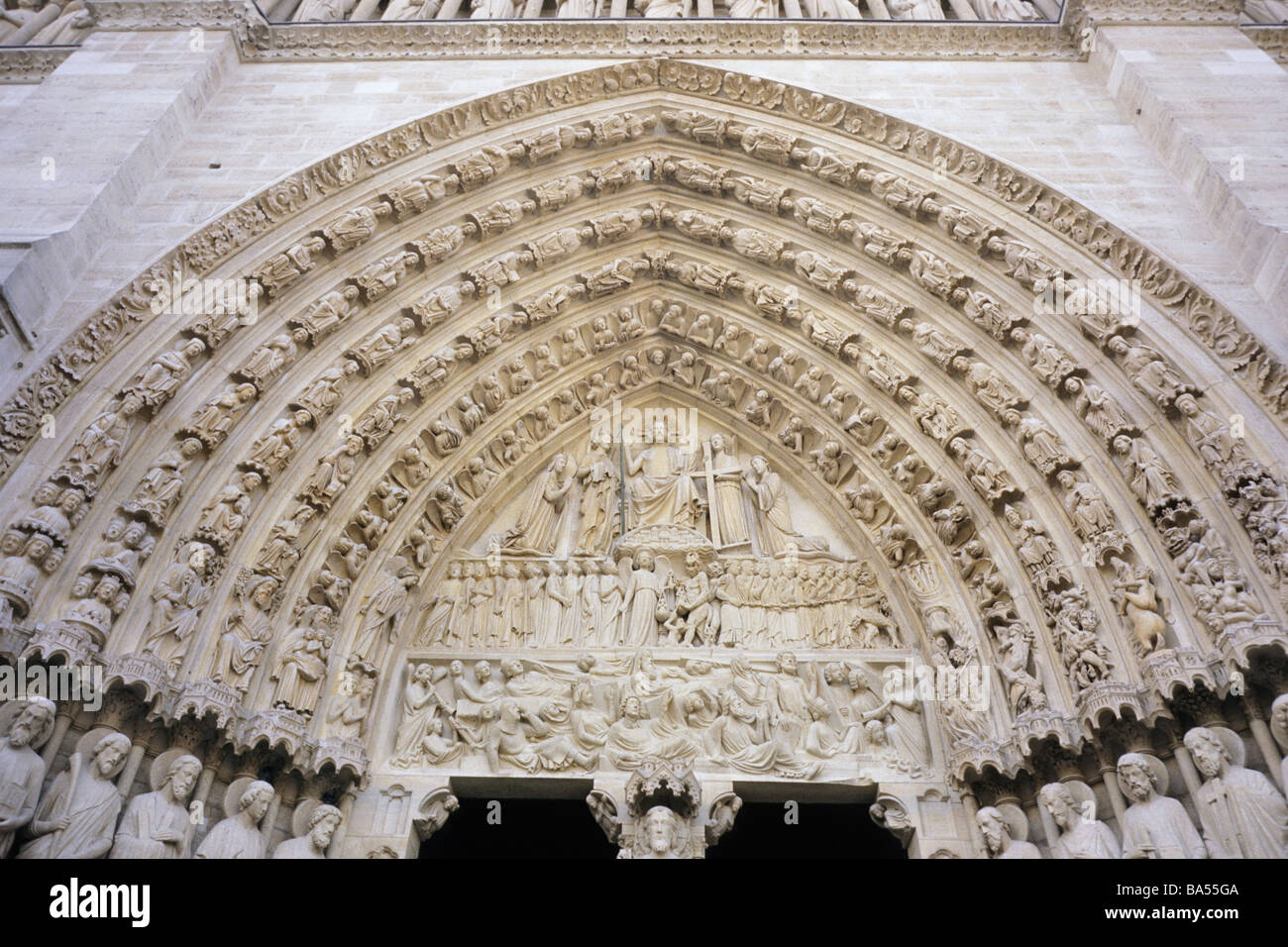 Komplizierte Fassade von Notre-Dame de Paris, Paris, Frankreich. Stockfoto