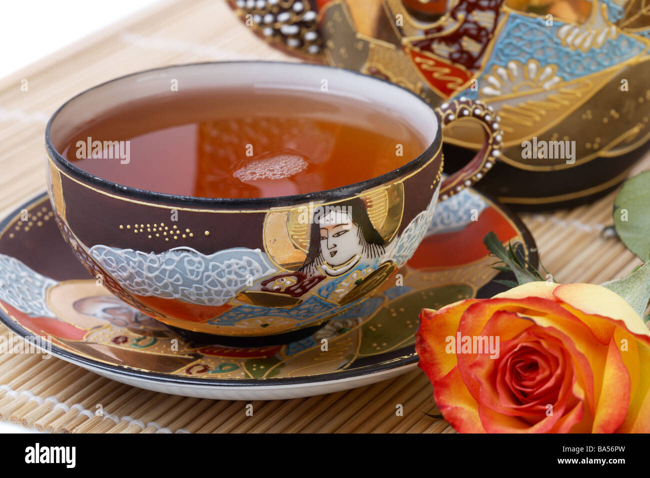 Teeservice, Teetasse mit Rose Stockfoto