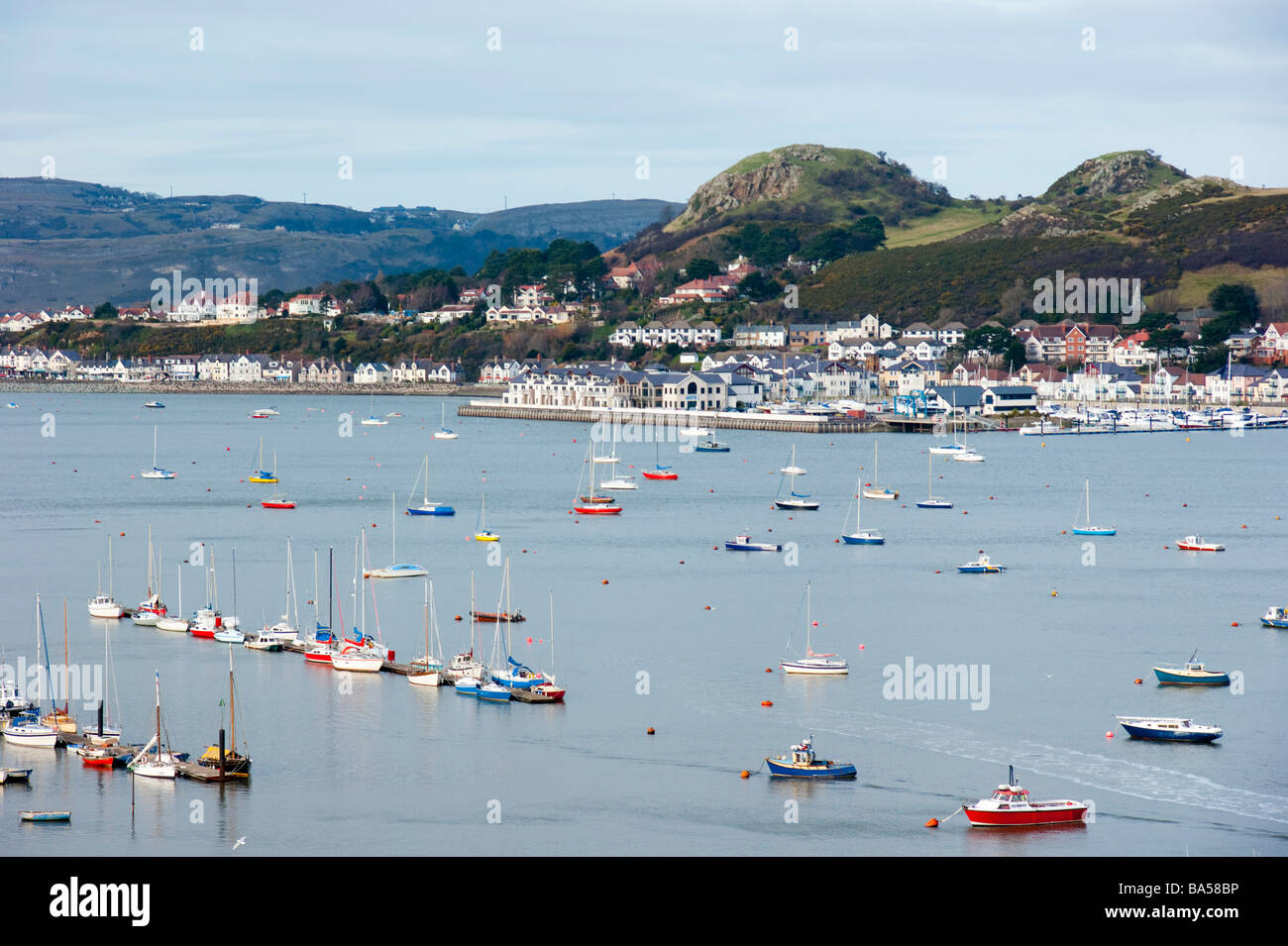 Wales - Conwy Bay mit Yachten Stockfoto