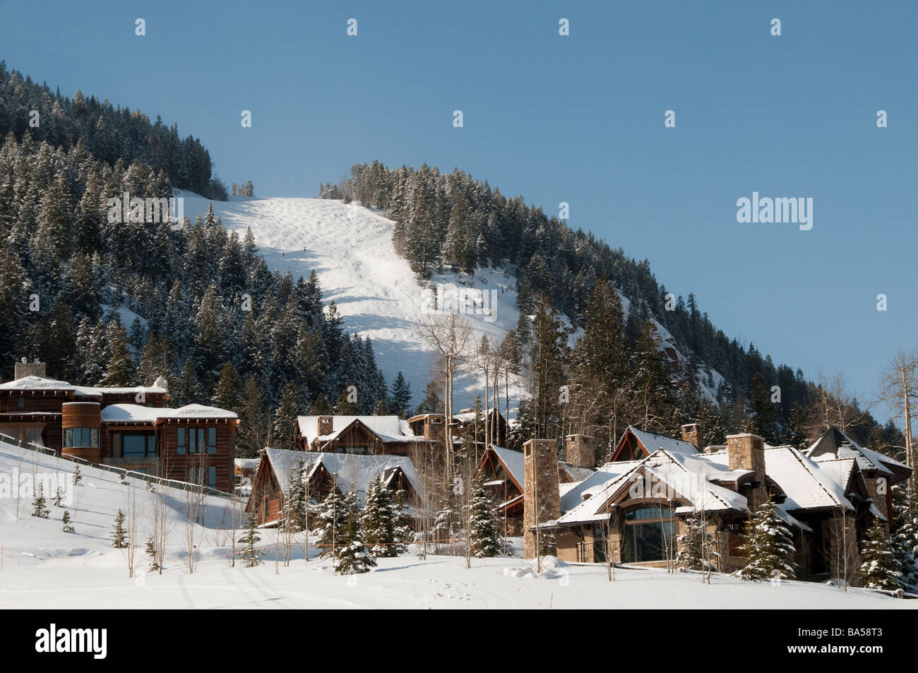 Häuser auf dem Hügel, Skigebiet Aspen Highlands, Aspen, Colorado. Stockfoto
