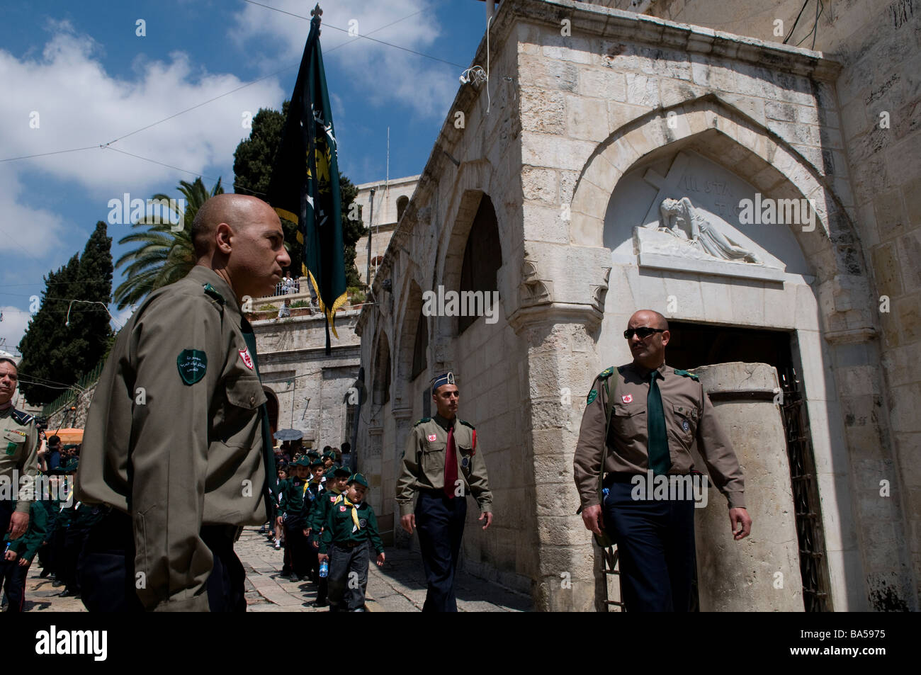 Palästinensisch-orthodoxe Pfadfinder marschieren am Karfreitag procession.in entlang der Via Dolorosa in der Altstadt von Jerusalem Israel Stockfoto