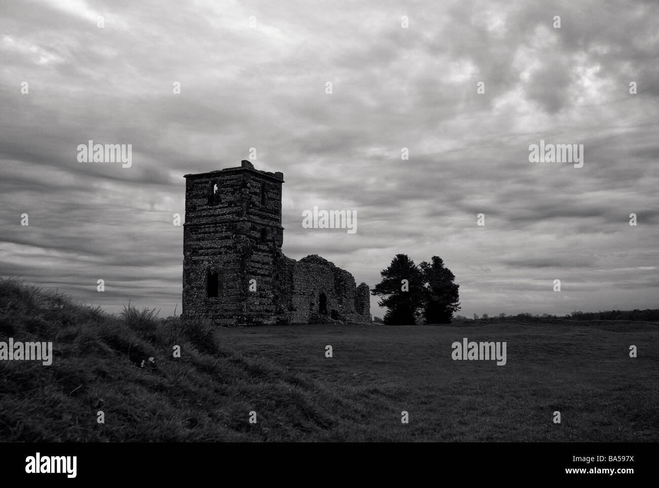 Knowlton Henge und Kirche Stockfoto