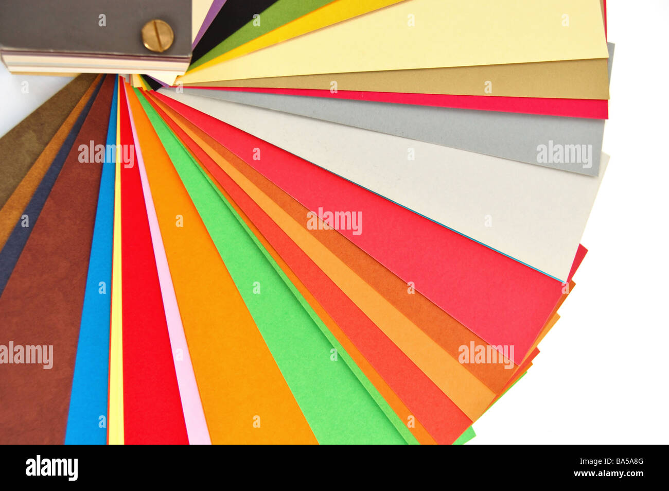 Papierhintergrund Farbe Diagramm. Unterschiedliche Gewichte und Farben von Druckpapier. Stockfoto