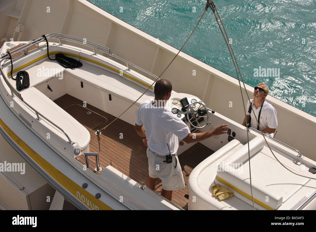 Vorbereitung die Ausschreibung auf dem Deck der "Großen Aron" ins Wasser Kran Stockfoto