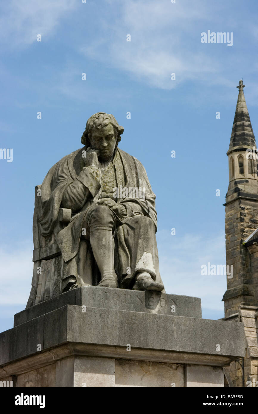 Statue von Dr. Samuel Johnson in Lichfield, Staffordshire, wo er geboren wurde Stockfoto