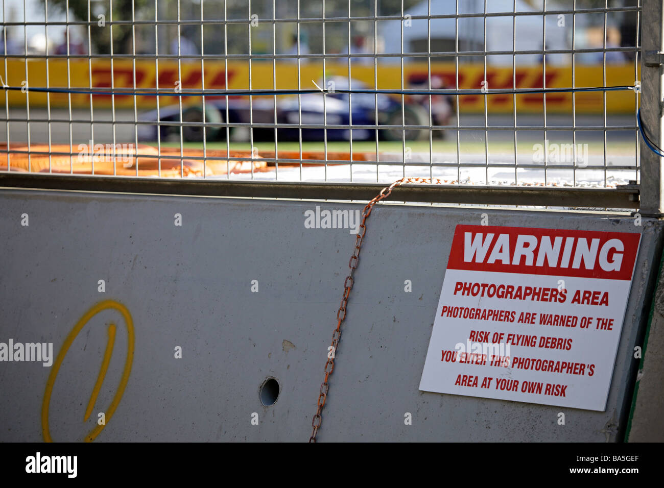 Sicherheitshinweise und F1-Autos am Grand Prix von Australien 2009, Albertpark, Melbourne Stockfoto