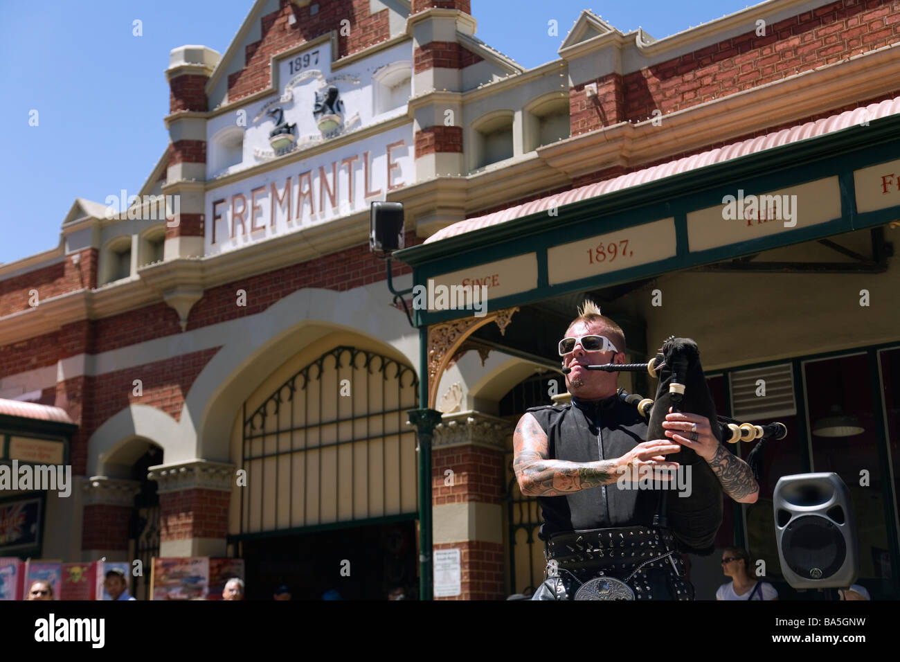 Straßenkünstler vor der historischen Fremantle Markets. Fremantle, Western Australia, Australien Stockfoto