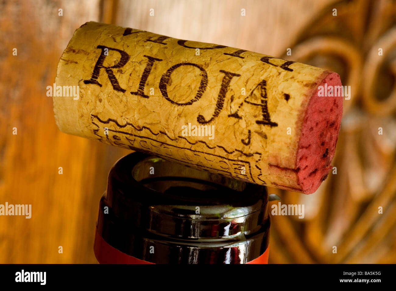 CORK VON EINER FLASCHE RIOJA ROTWEIN Stockfoto